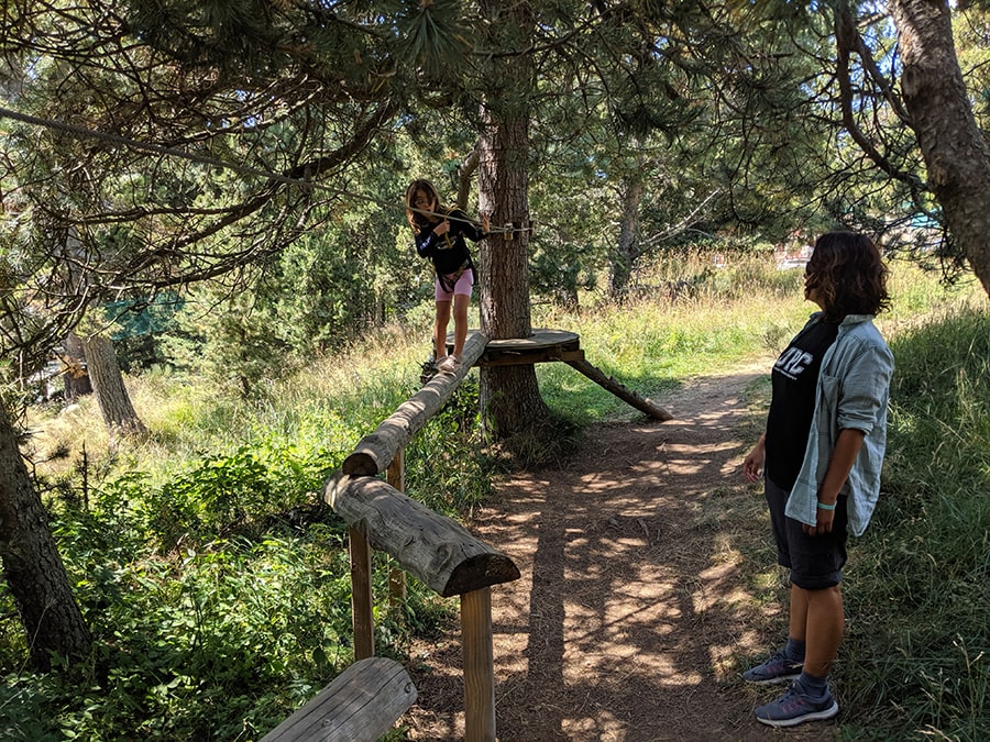 Pasarelas de equilibrio -los padres pueden seguir la aventura a pie- 