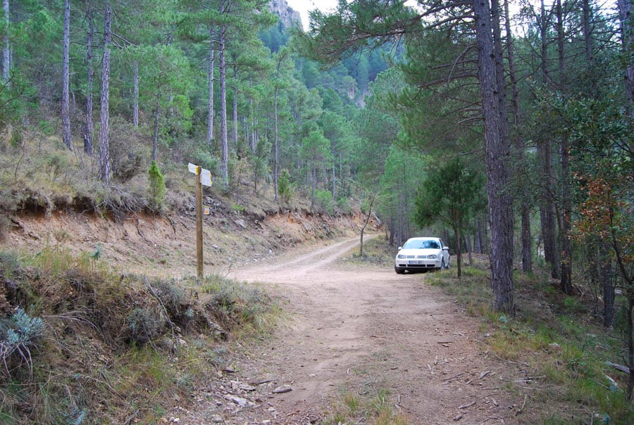 Estacionamiento junto a la rambla de Celumbres 