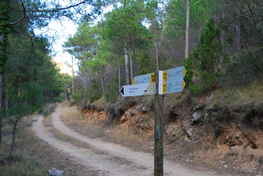 Vía ferrata 400 metros hacia la rambla -no por la pista que sube- 