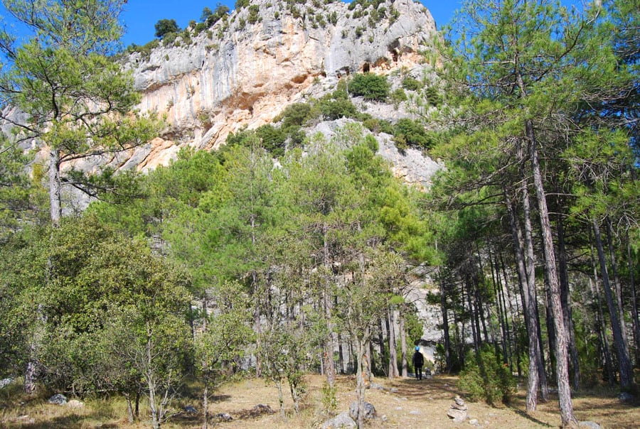 Vista de la pared por la que sube la vía ferrata 