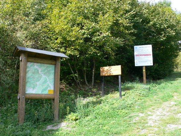 Indicative sign posts of the ferrata 