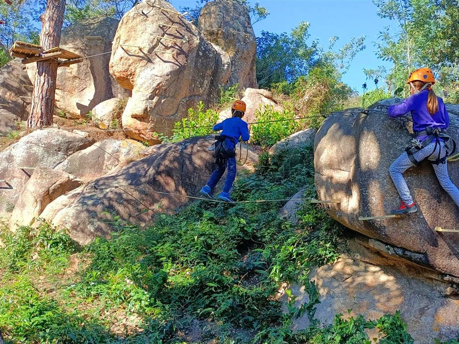 Detalle de la vía ferrata desde el puente nepalí © Albet Gironès 