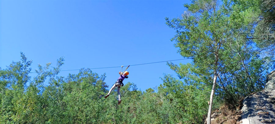 Tirolina de salida de 37 metros de longitud © Albet Gironès