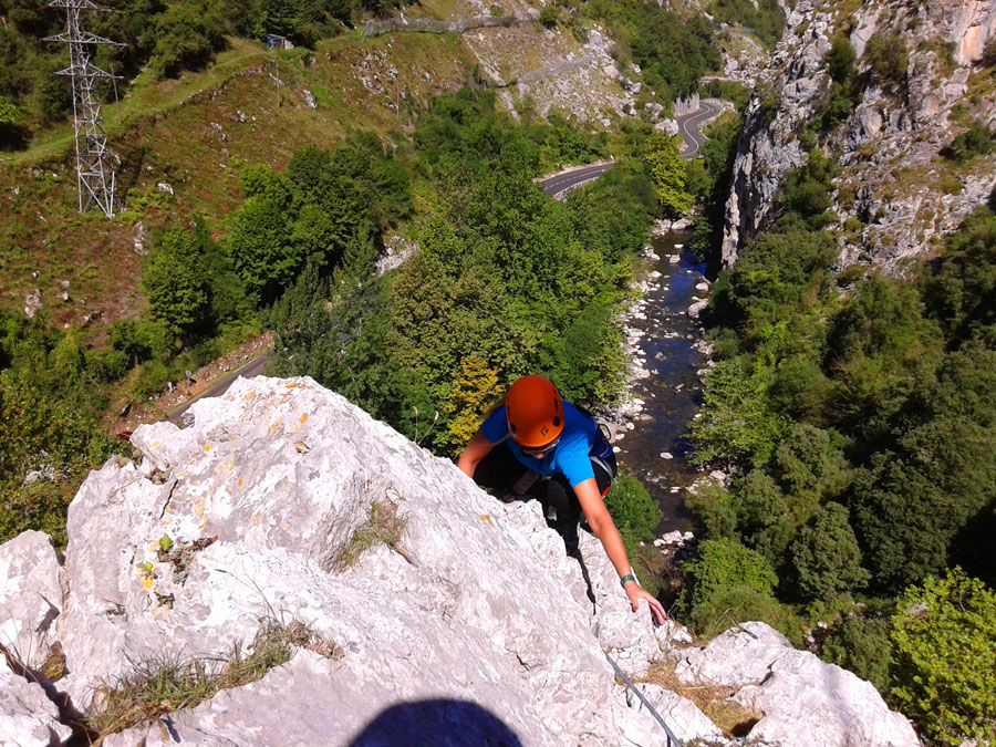 Paso sobre el río Deva  ® Anna Jurado 