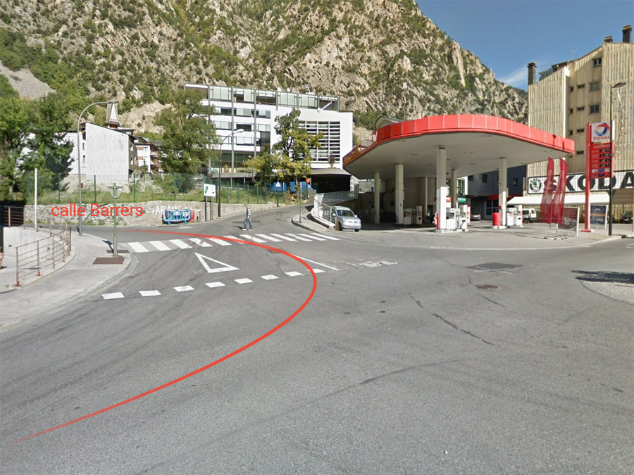 Diversion right before the fuel station TOTAL on Barrers street 