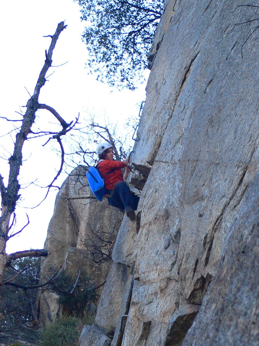 Very well-equipped small ledge 