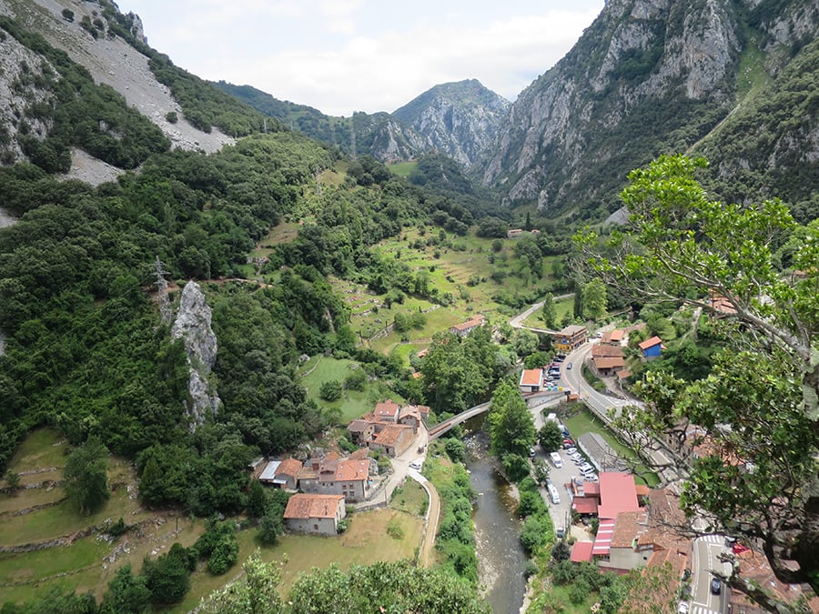 Vistas al pueblo de la Hermida desde la cima de la vía ferrata 