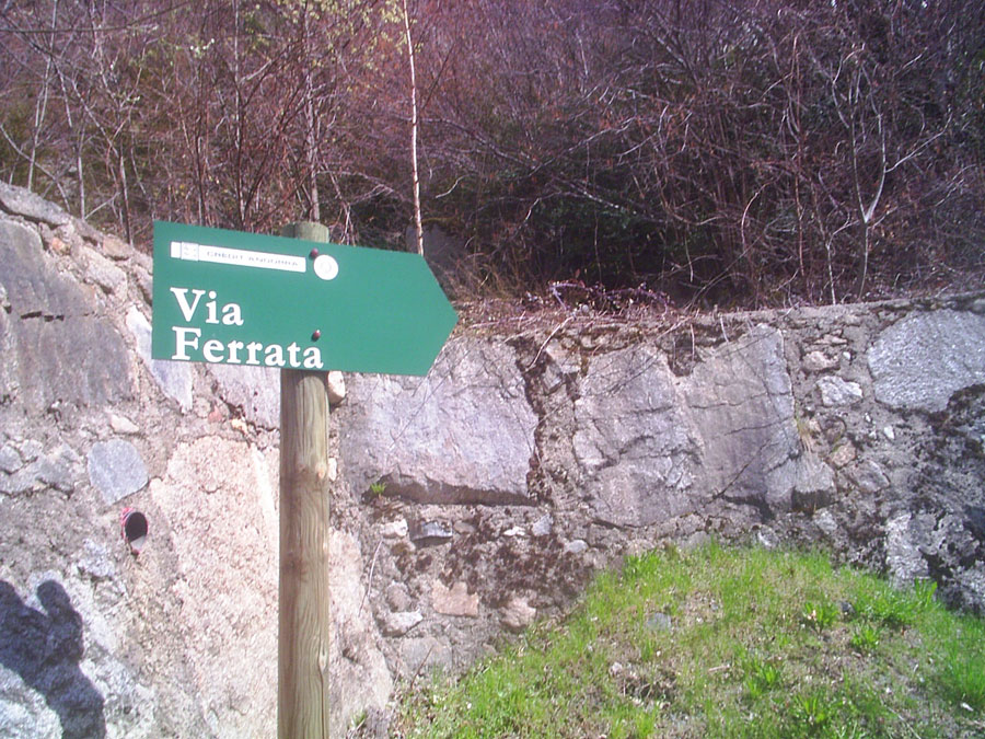 Sign post of the route from the road 