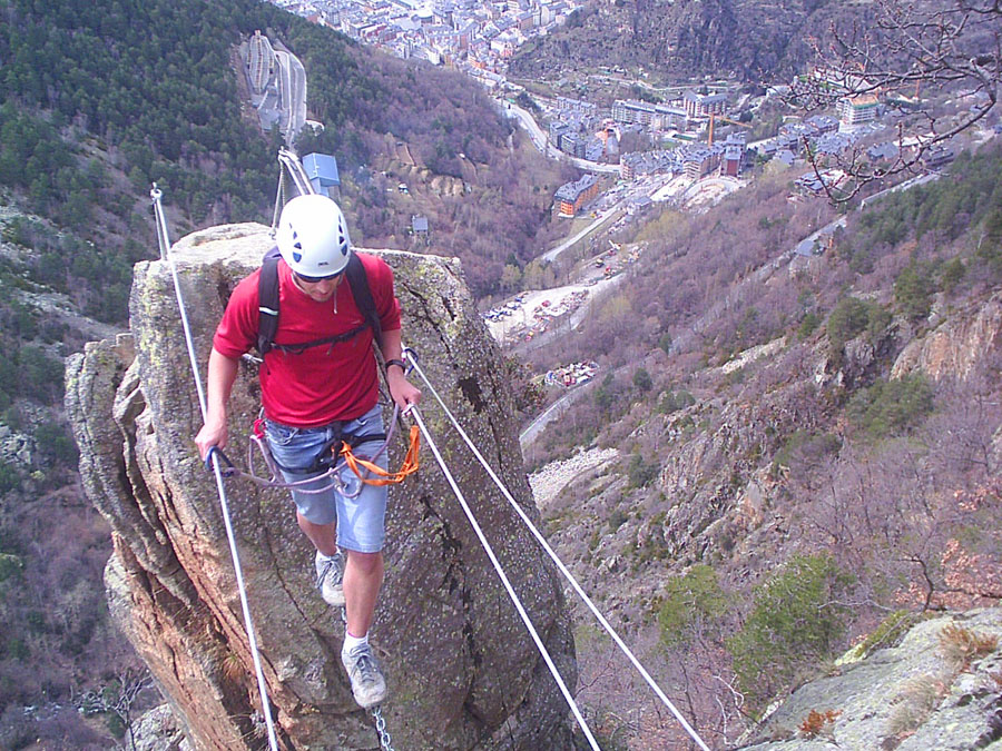 Crossing the Tibetan bridge 