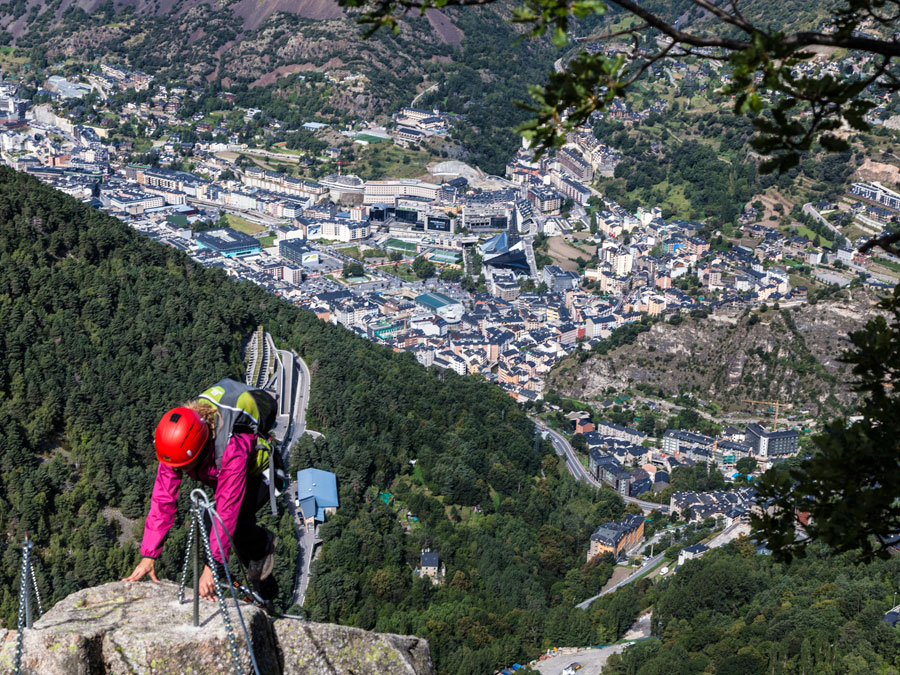 Another view of the Tibetan bridge (Comú d