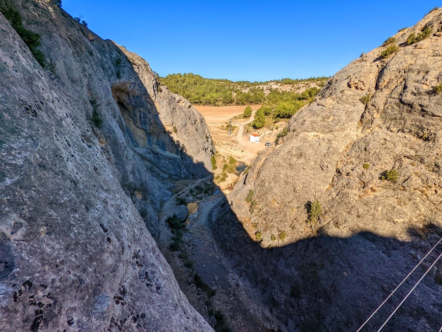Vistas del estrecho desde la segunda vertical de la vía ferrata 