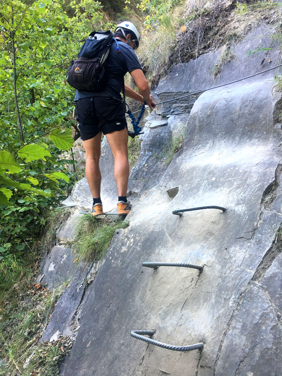 Primeras grapas de la vía ferrata 