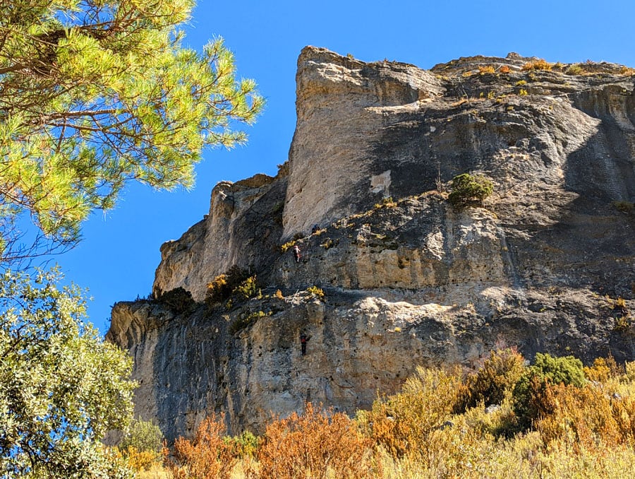 Primera vista de la vía ferrata desde la carretera 