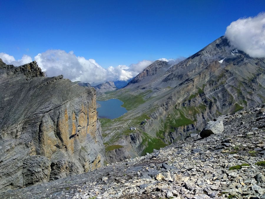 Vistas del Gemmipass -punto de inicio y donde llega el teleférico- y del lago Dauben 