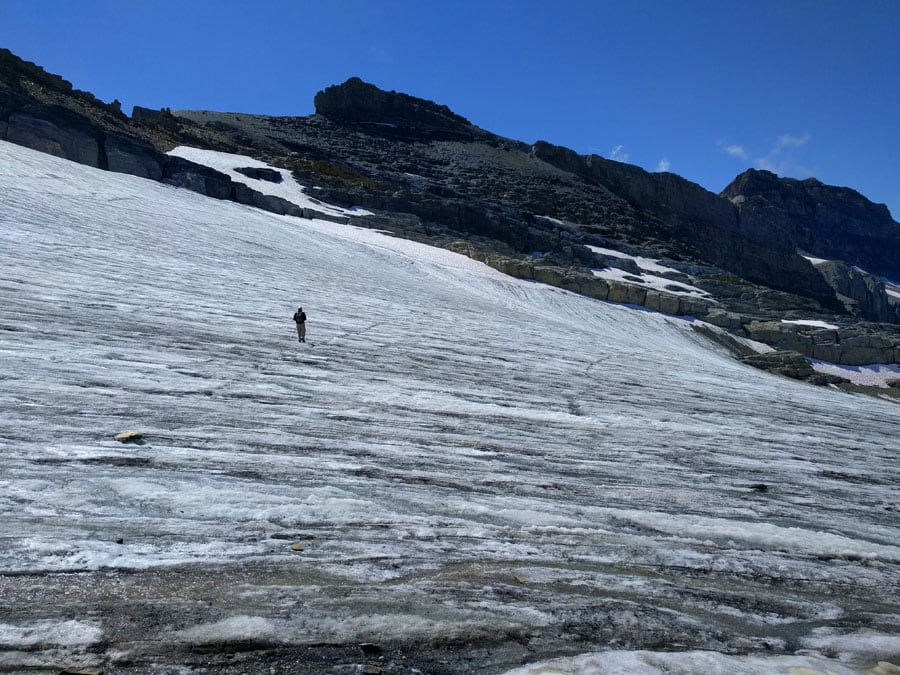 Cruzando el glaciar Dauben -no hay grietas y se puede cruzar con zapatillas de trekking- 