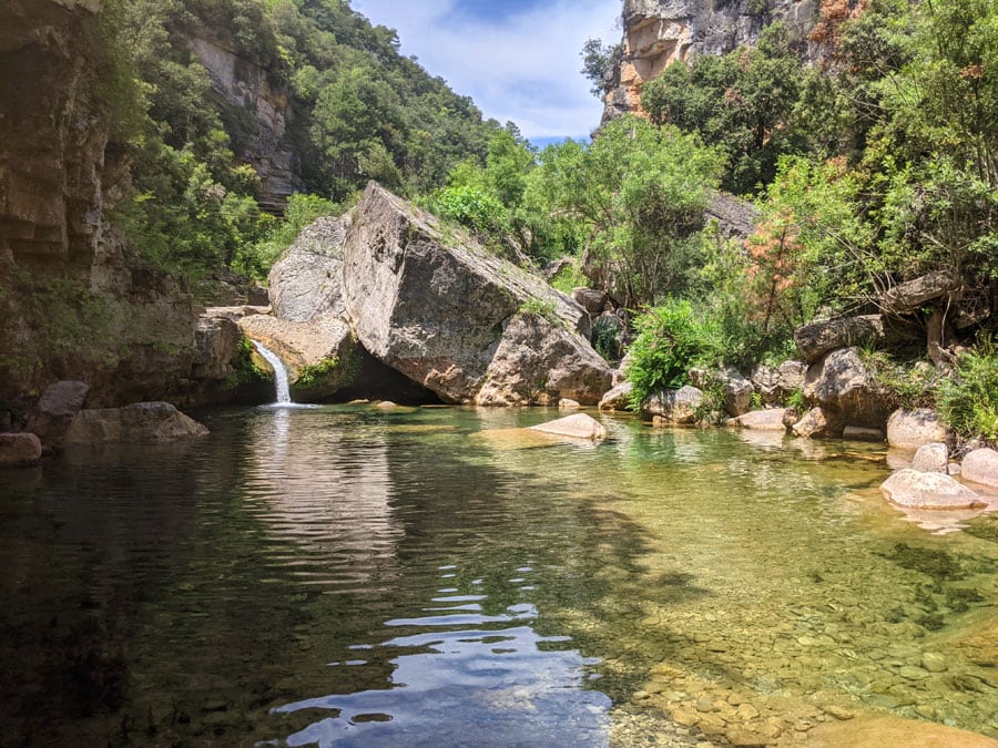 Aguas cristalinas en el toll de l