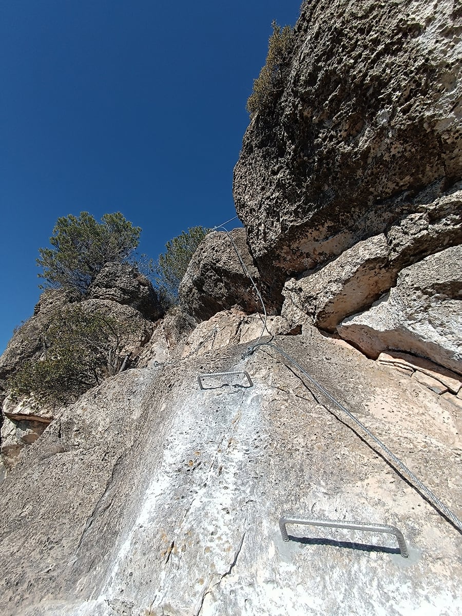 Grapas de salida de la vía ferrata 