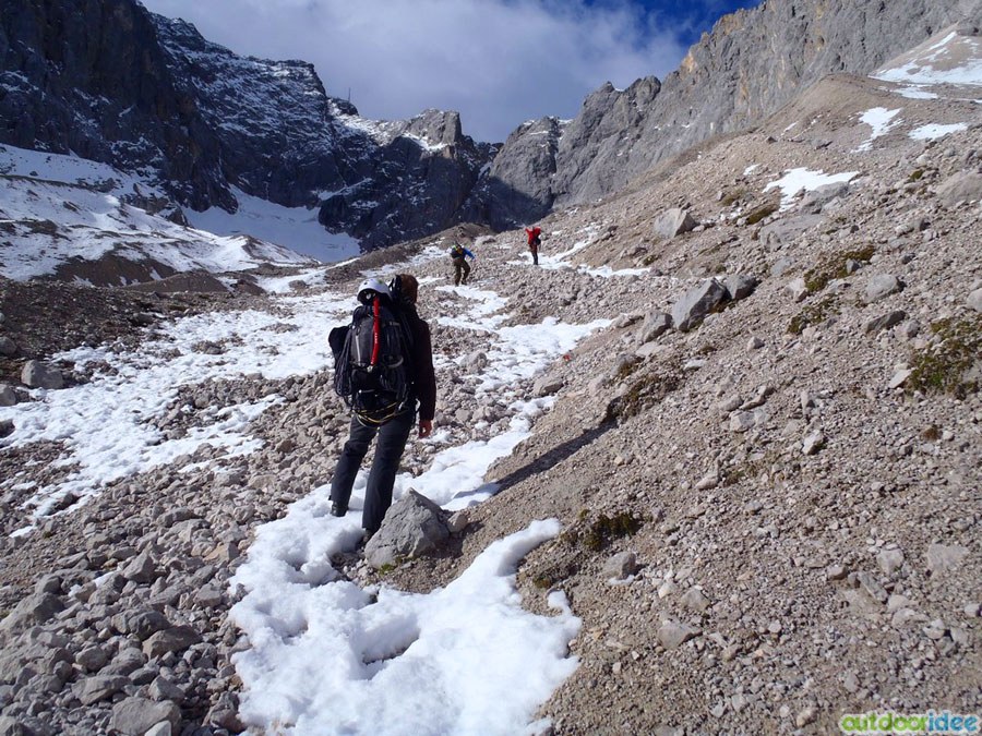Towards the glacier 