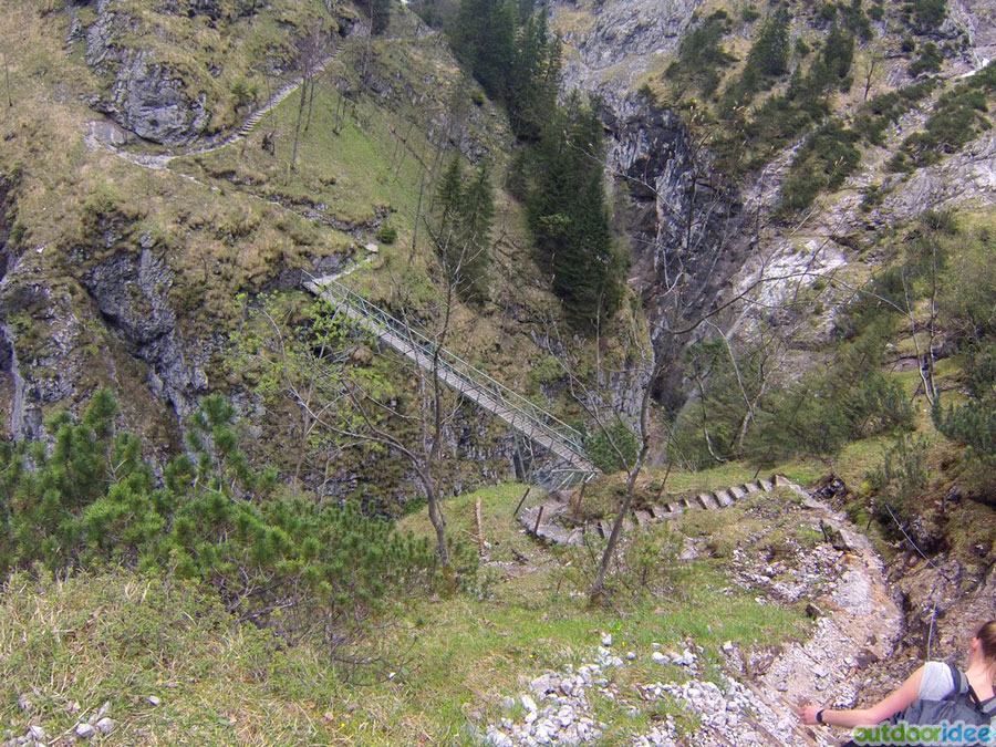 We arrive at the gorge 