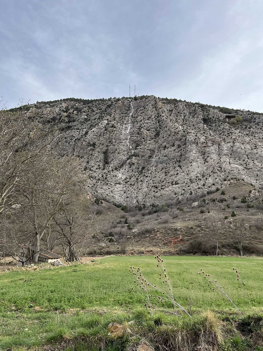 Pared bajo las antenas de Santa Bárbara