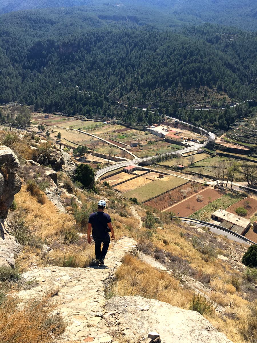 Otro detalle de la bajada por el atajo -mejor bajar por la carretera hasta la cueva- 