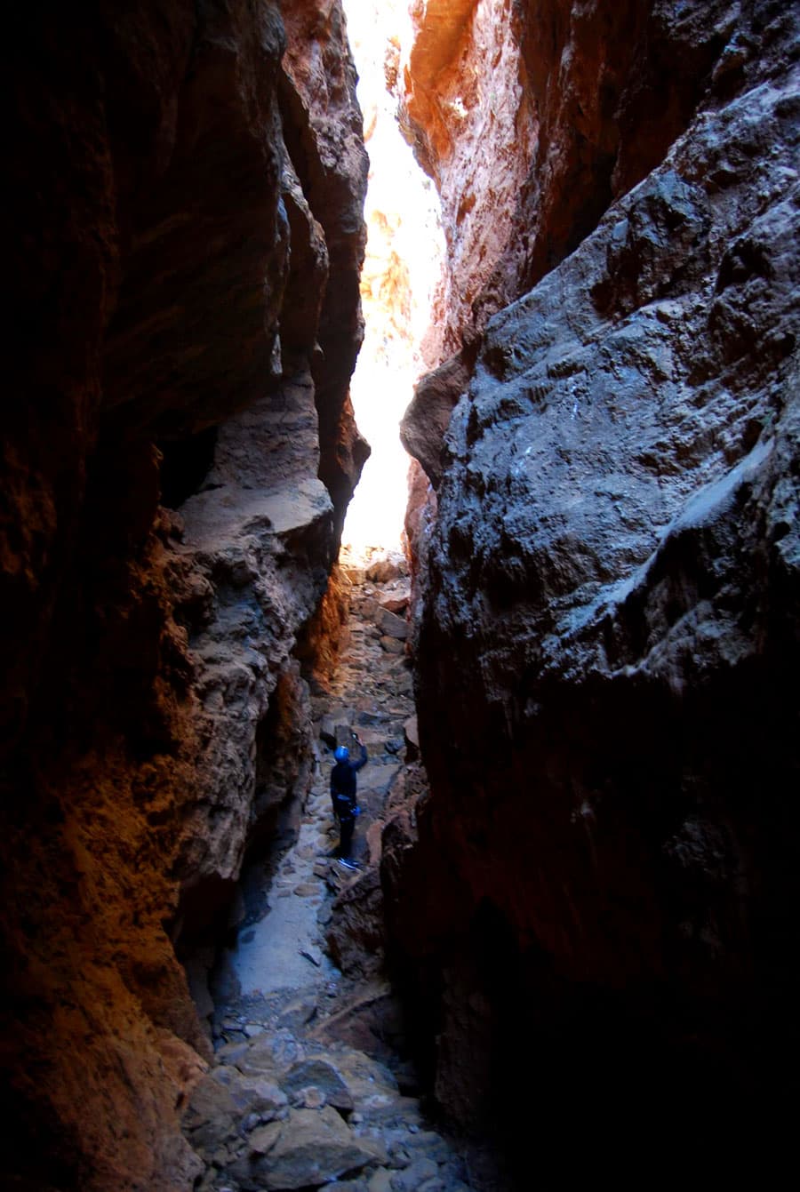 En la fractura de la cueva de la Guerra Antigua -camino de regreso- 