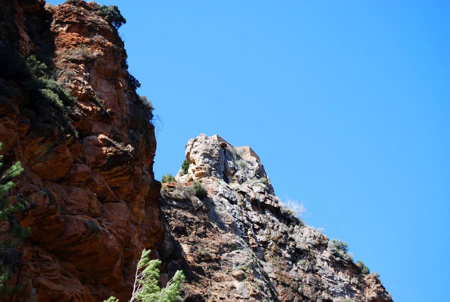 Mirando a la parte final de la vía ferrata -donde hay un pequeño salto de agua- 