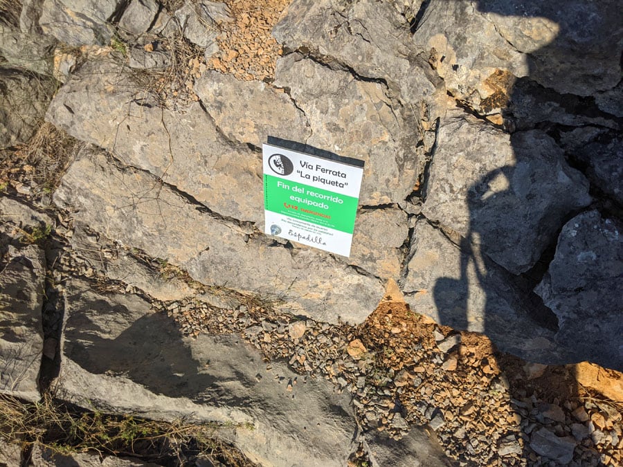 Cartel al final de la vía ferrata 