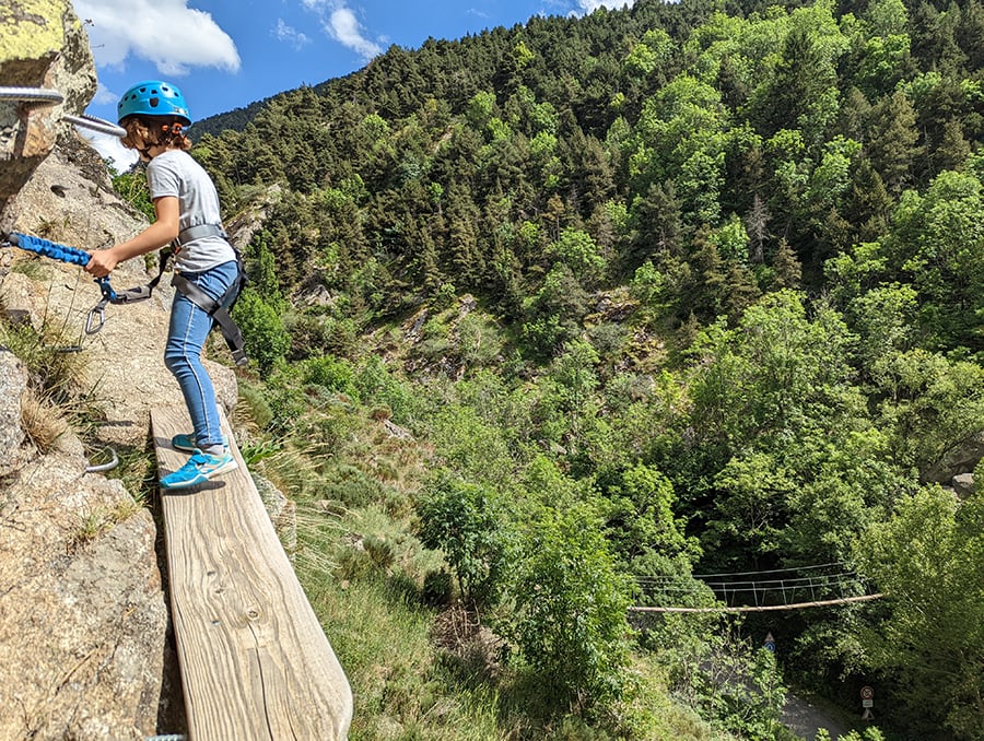 Subimos por la variante infantil con buenas vistas a las gorgas del Segre 
