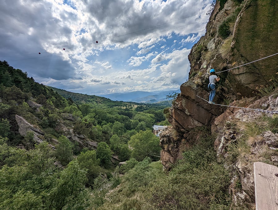 Puente nepalí con vistas a las gorgas del Segre 
