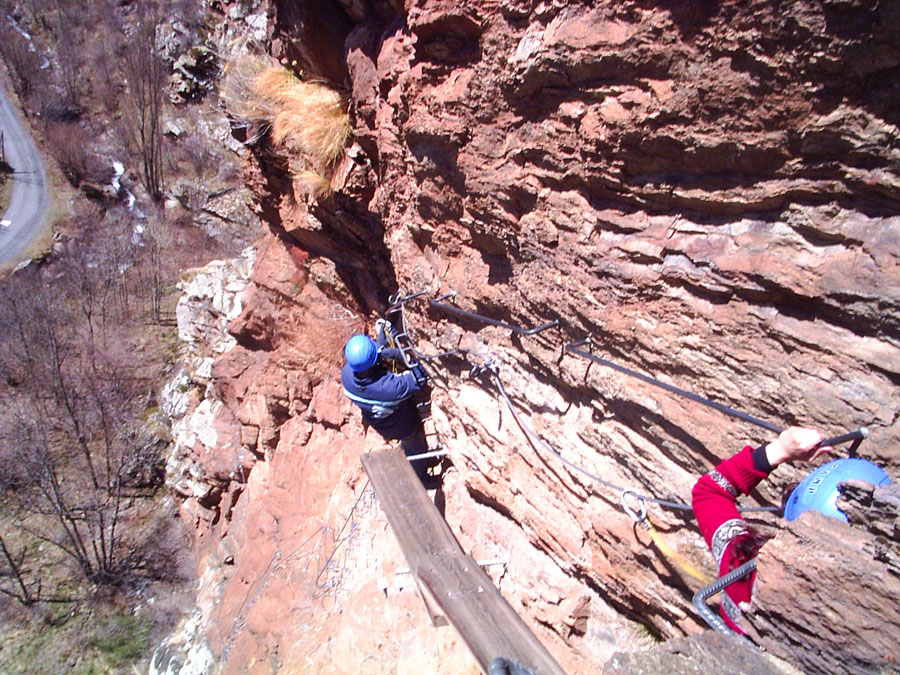 Paso clave de la vía ferrata en la variante difícil Llisses Dretes