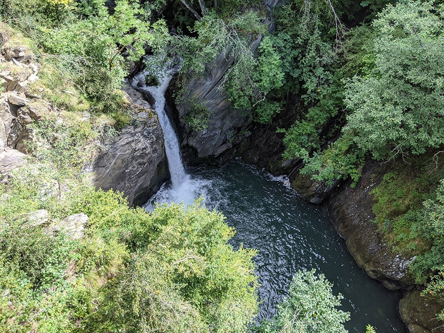 El estético salto de agua del Toll Bullidor