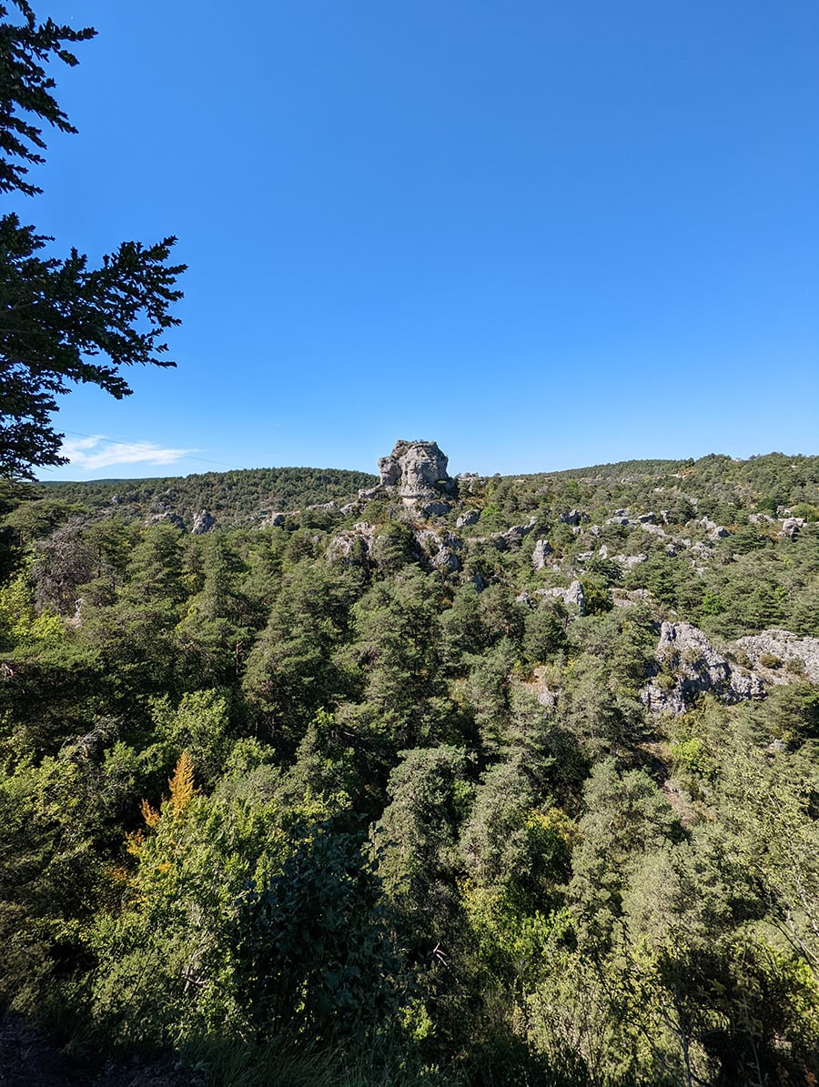 Vistas generales a la Cité de Pierres 