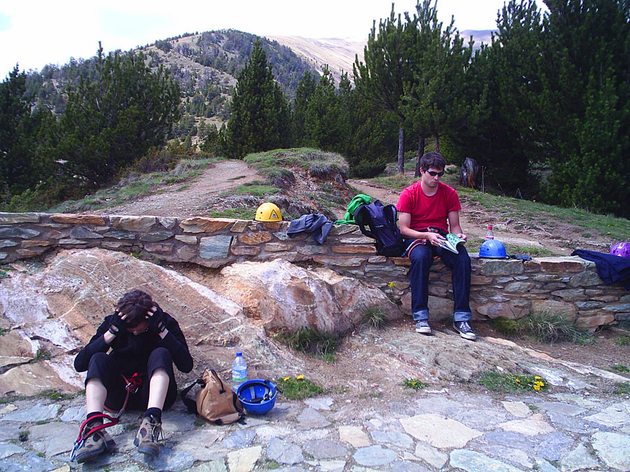 Having a break in the Roc the Quer viewpoint 