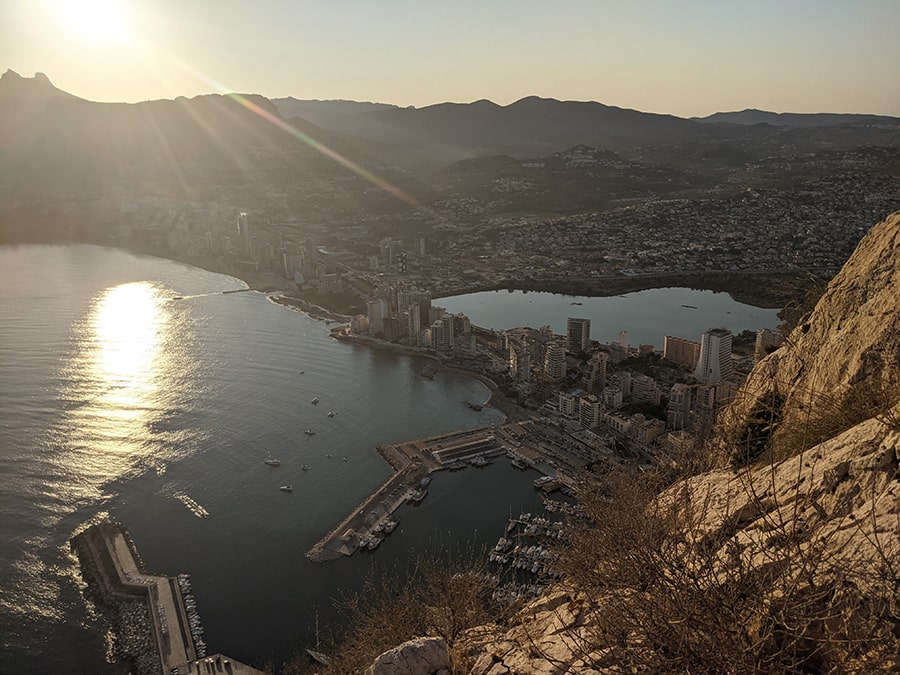 Cerca de la cima con vistas a Calpe 