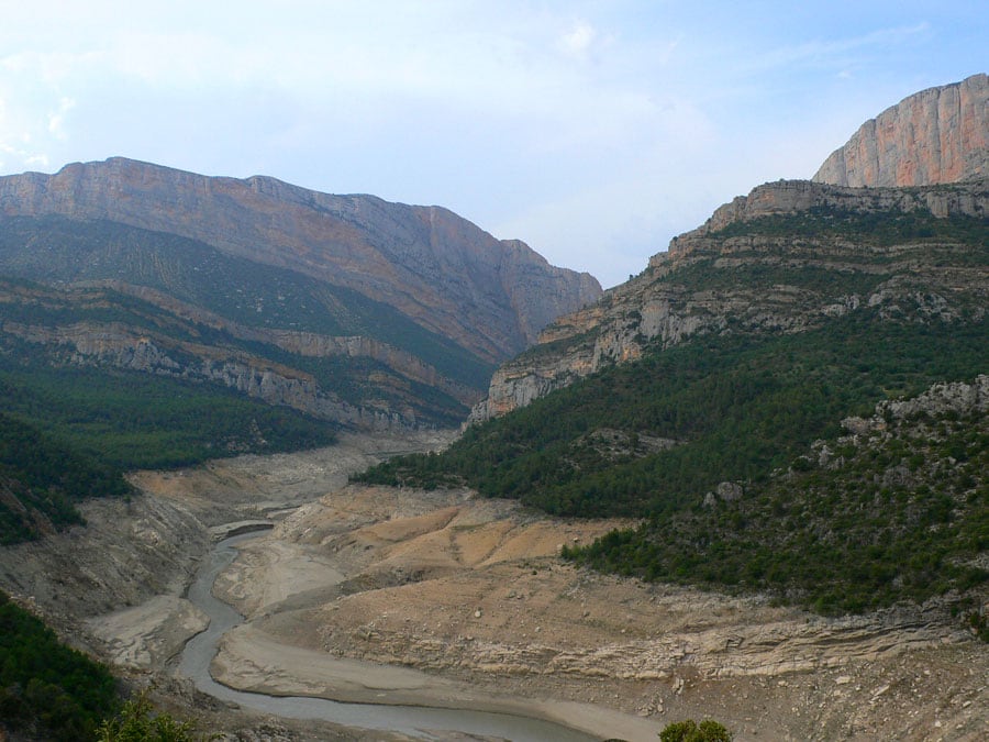 Época de extrema sequía en el pantano de Canelles 