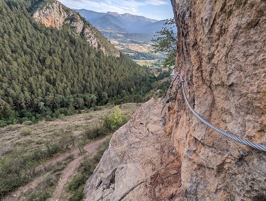 Reunión donde finalizan las vías de escalada deportiva y que permite el regreso rapelando - 12 metros- 