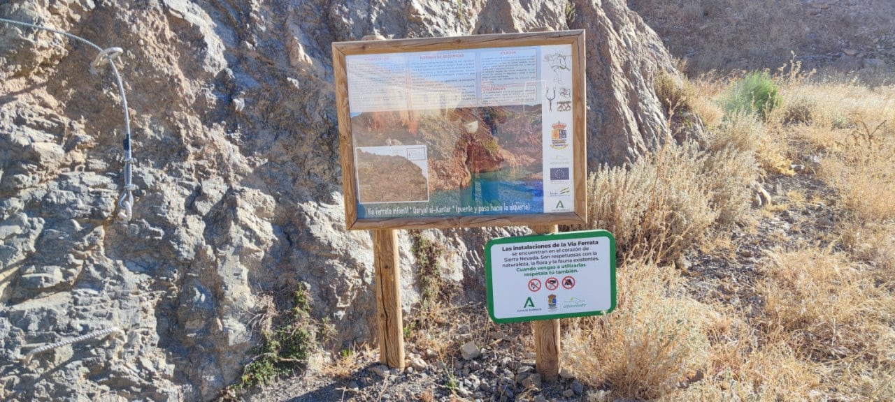 Cartel informativo de la vía ferrata 