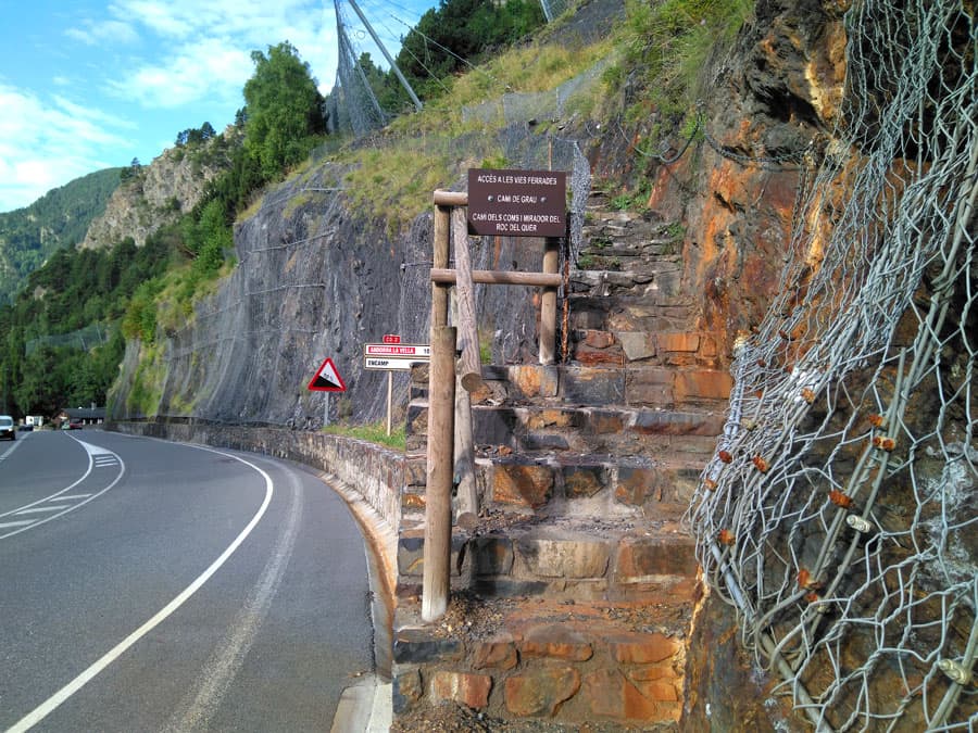 As of 2020 it starts at these stairs (© Xavier Fabregat) 