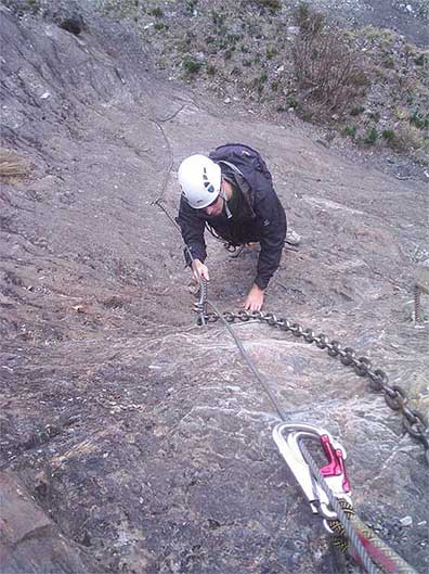 Some steps are only equipped with chains which is enough 