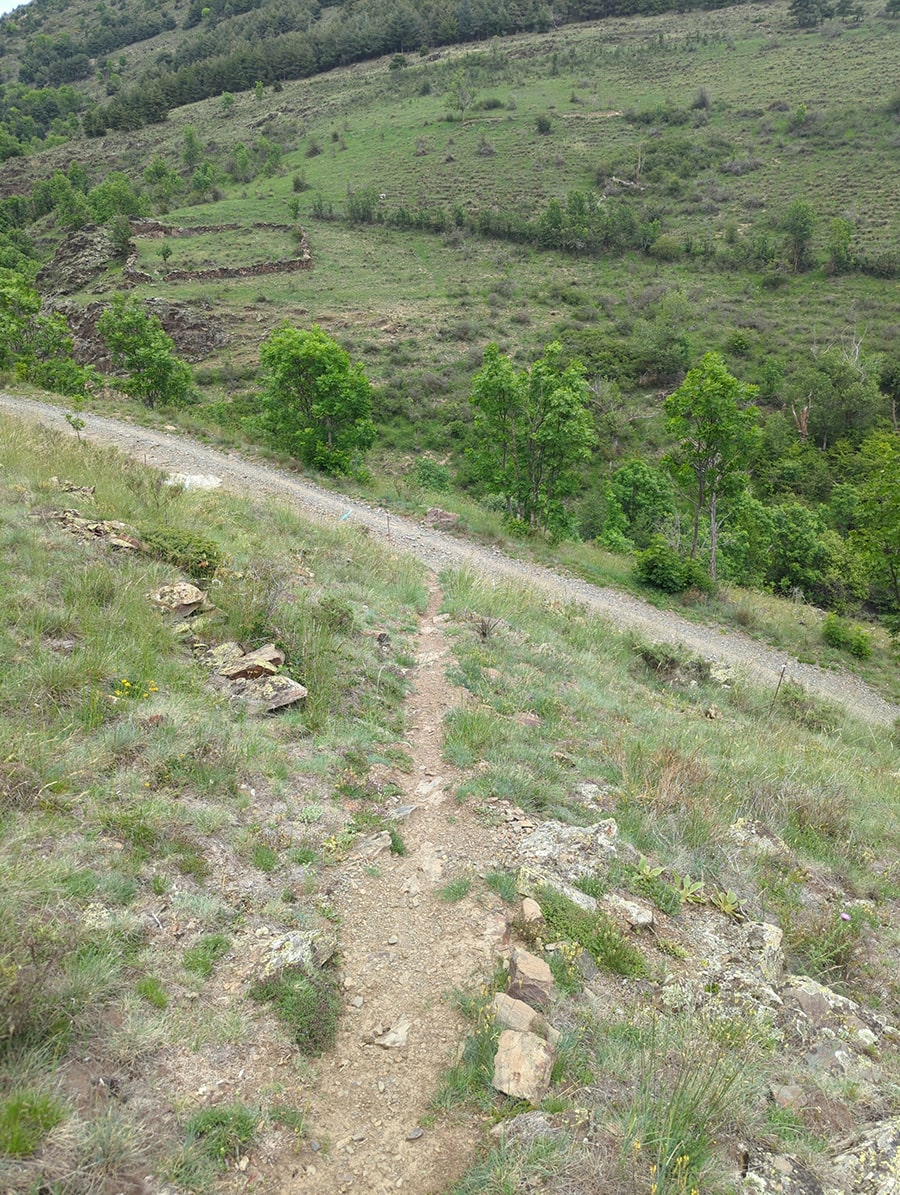 Enlace con la pista del valle de Estaüja 