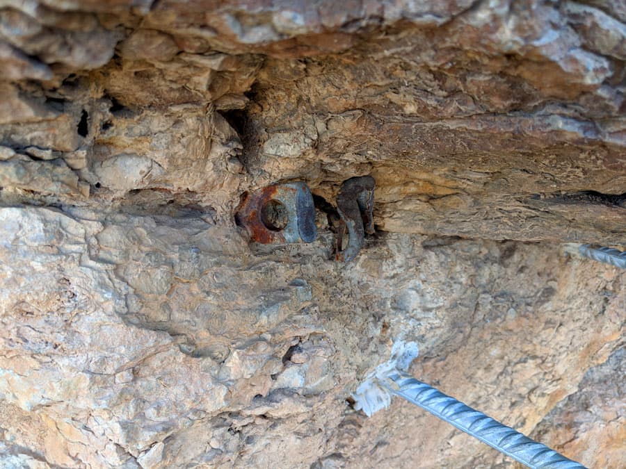 Equipamiento de una vía de escalada clásica 