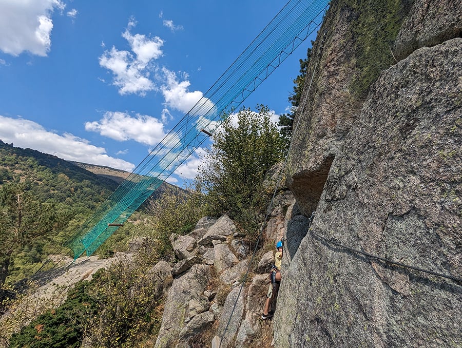 Ladeo por la pared equipado con cable y puente de subida del circuito azul 