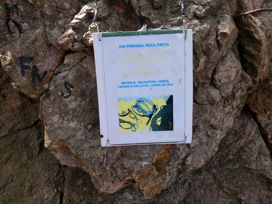 Cartel informativo de la vía ferrata 