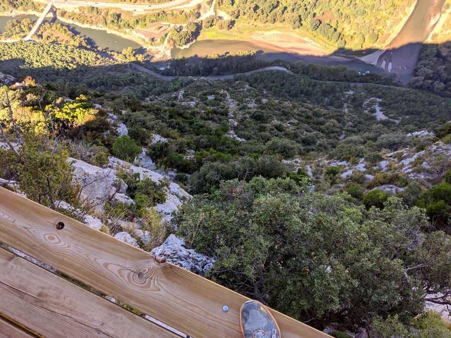 Vistas al río desde el tercer balcón de madera 