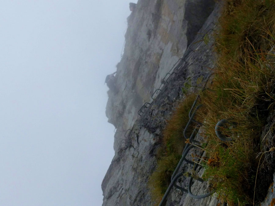 Parte expuesta de la variante difícil entre la niebla 