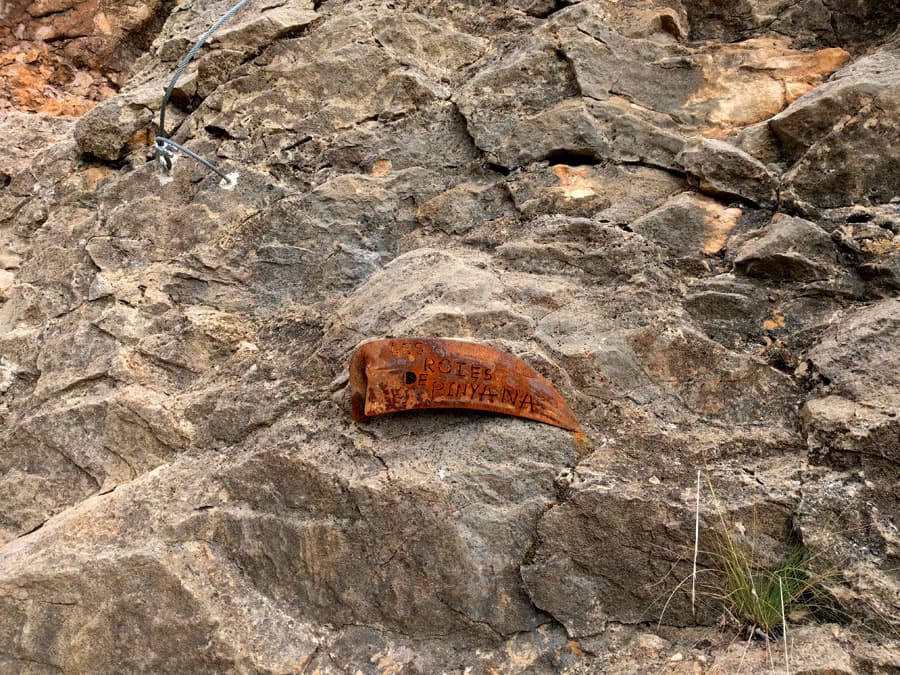 Indicador de inicio de la vía ferrata 