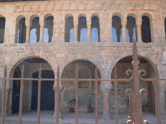 La Porta Ferrada –it deserves a visit only for its name- 