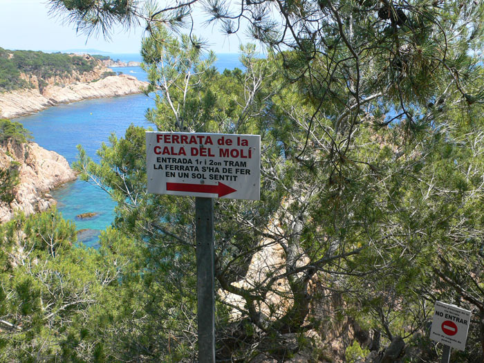 We get to the second exit -the trail starts on the right- 