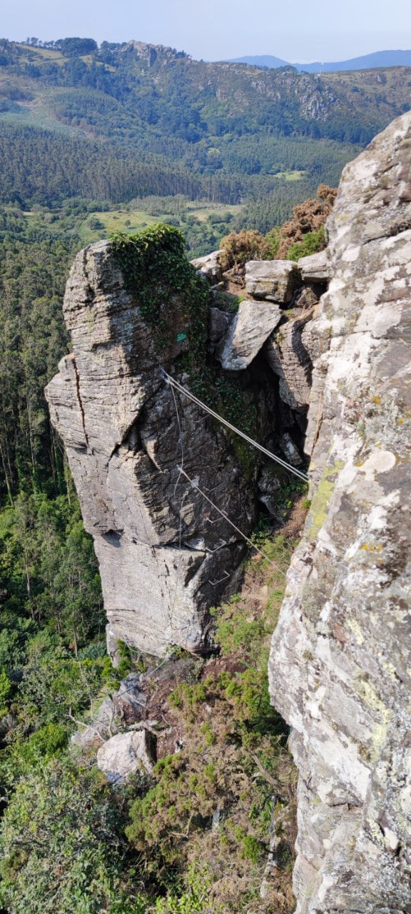 Vista atrás al puente nepalí 